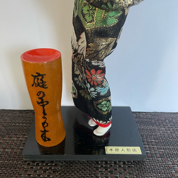 Vintage Japanese Souvenir Doll - Picture 8 of 8